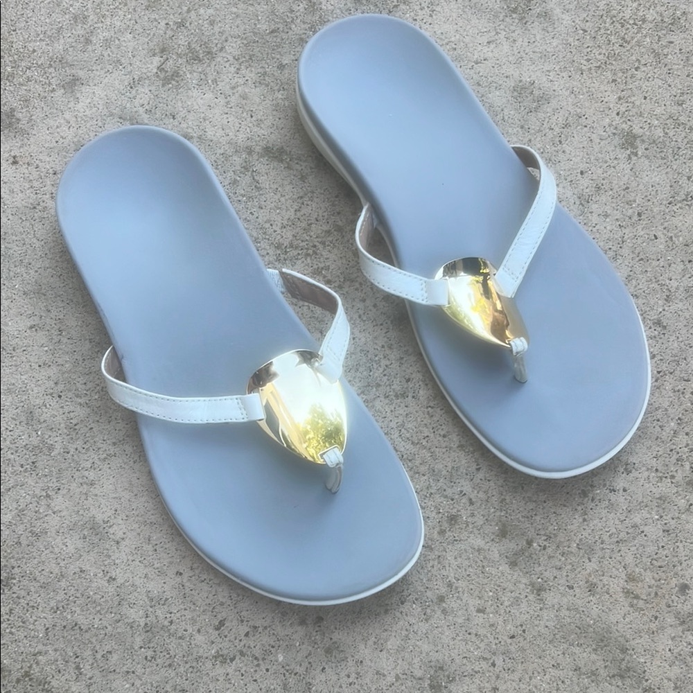 Vionic Raysa White with Gold Detail Flip Flop Sandal Women's Size 8 Wide